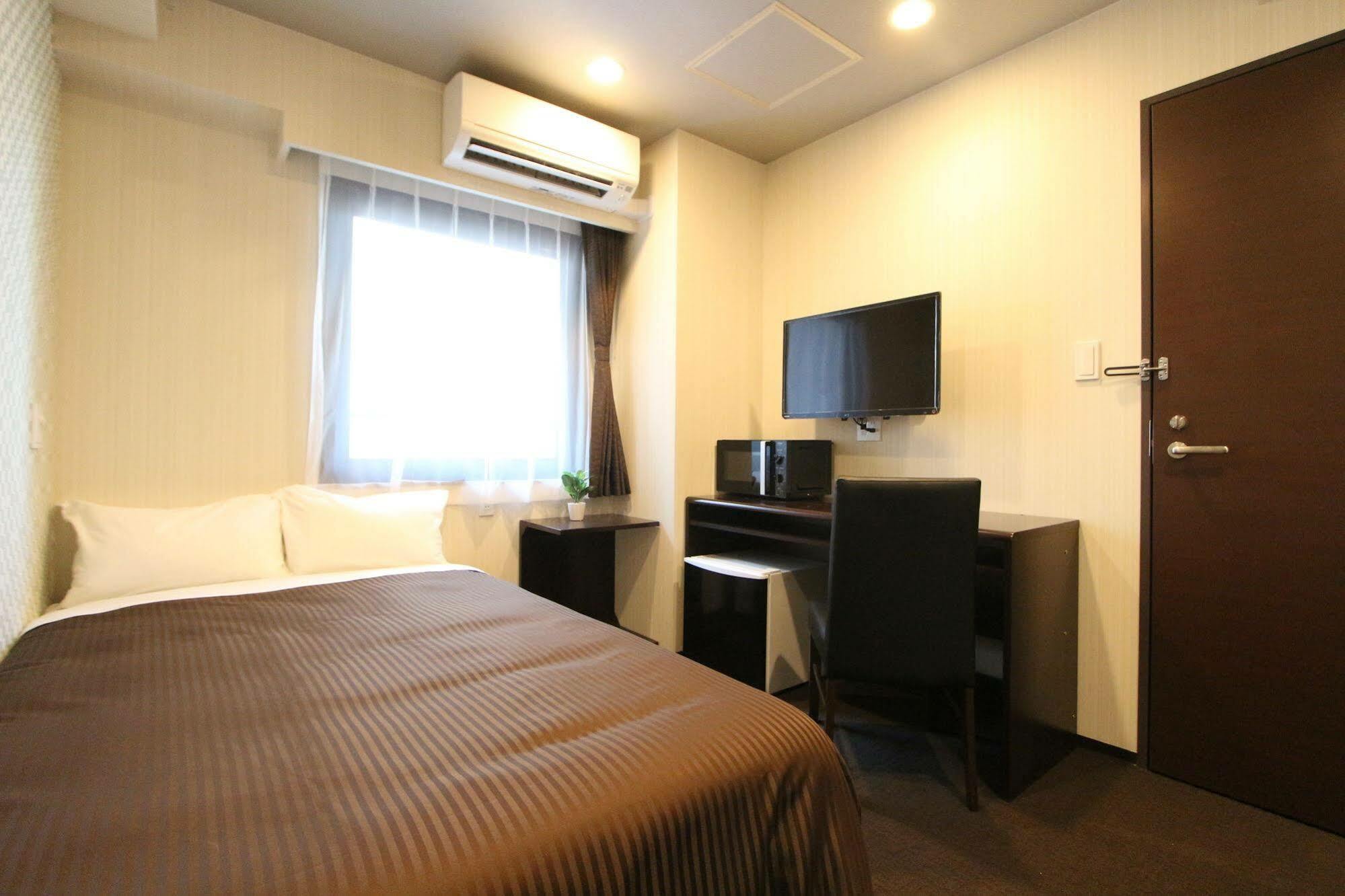 Livemax Nihonbashi Hakozaki 3* Tōkyō